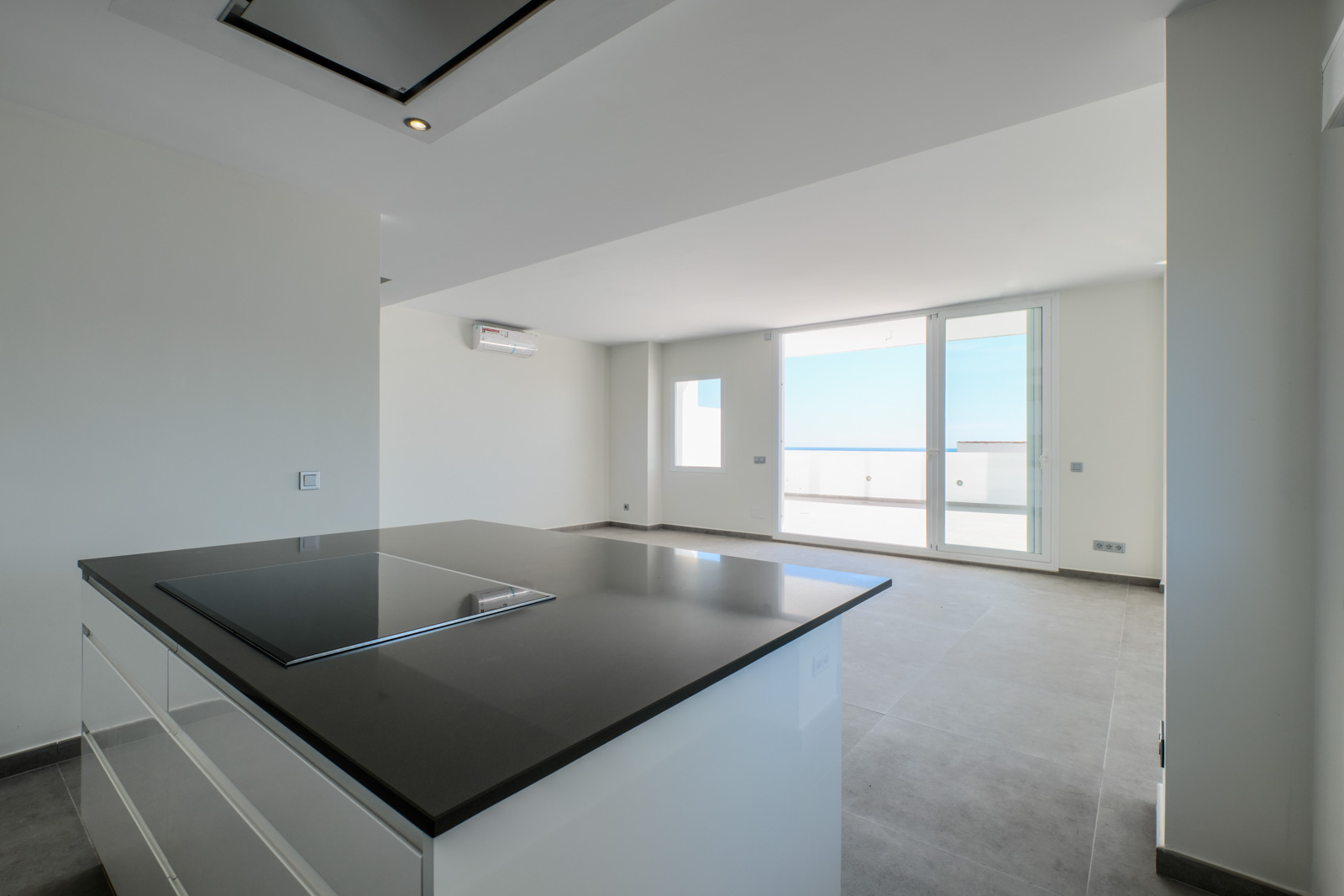 Duplex-Penthouse mit 3 Schlafzimmern komplett renoviert am Strand zum Verkauf !!
