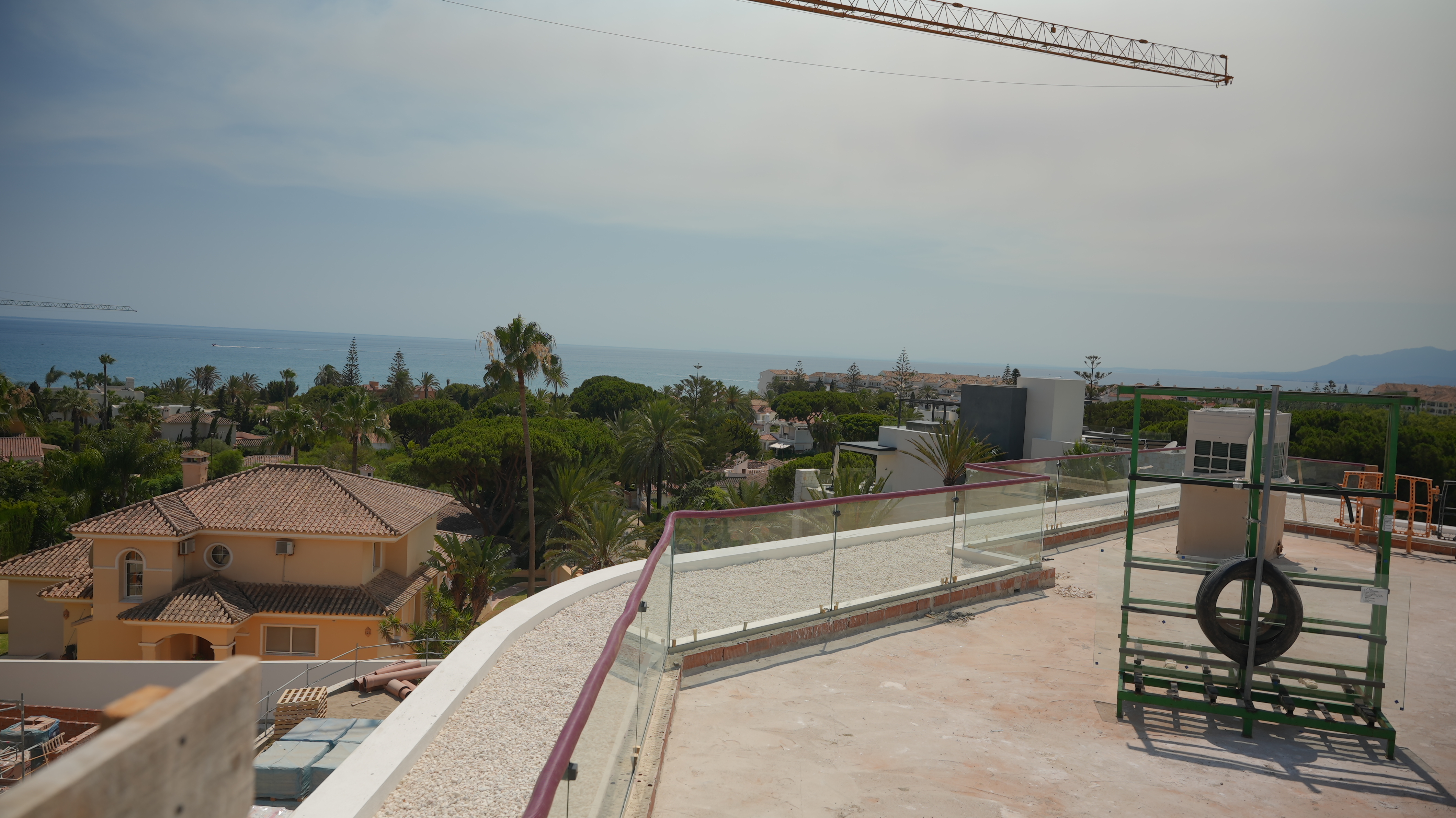 Neu gebaute Strandvilla, schlüsselfertig, in Marbella Ost