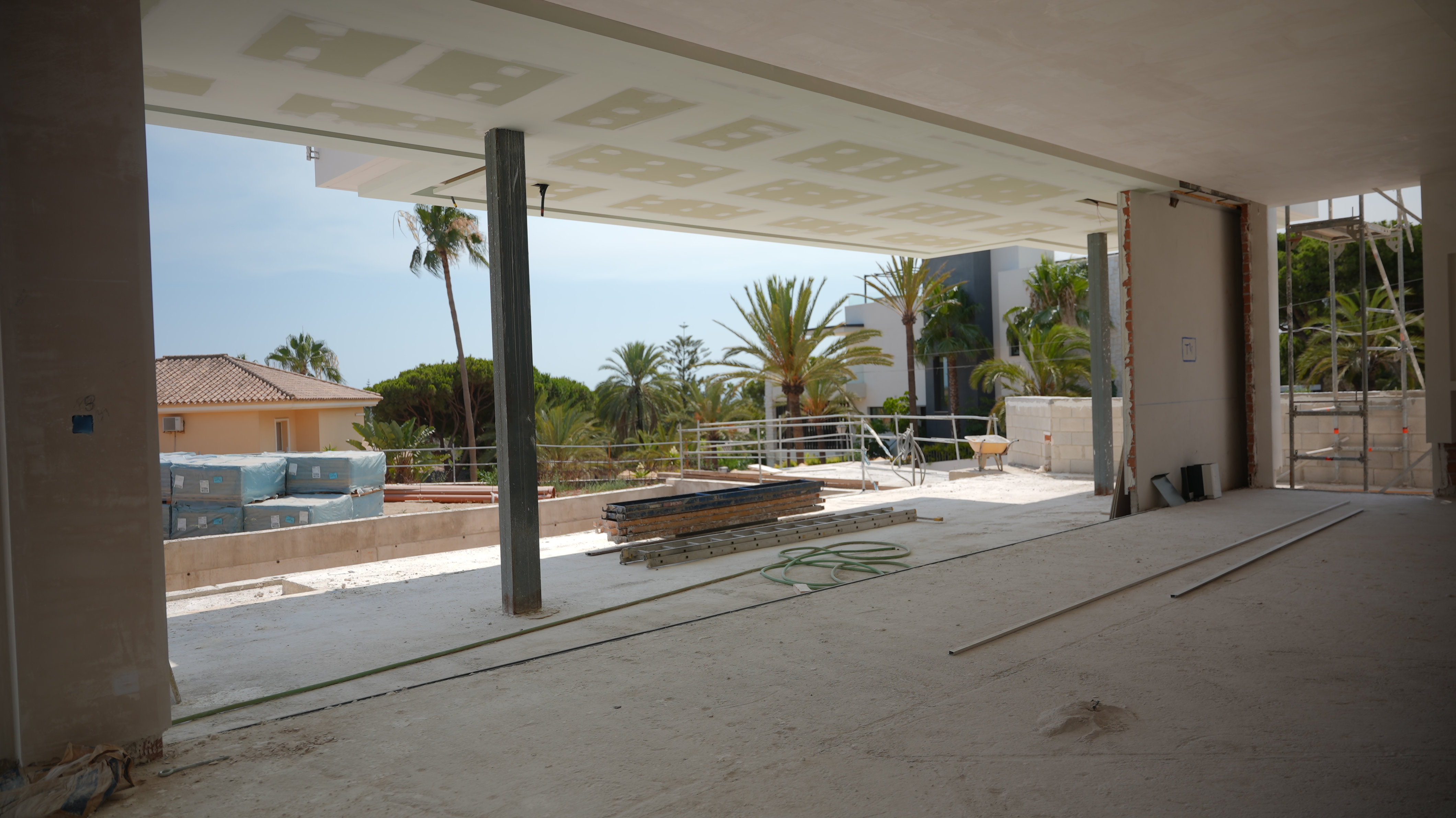 Newly built beachside villa, turnkey, in Marbella east