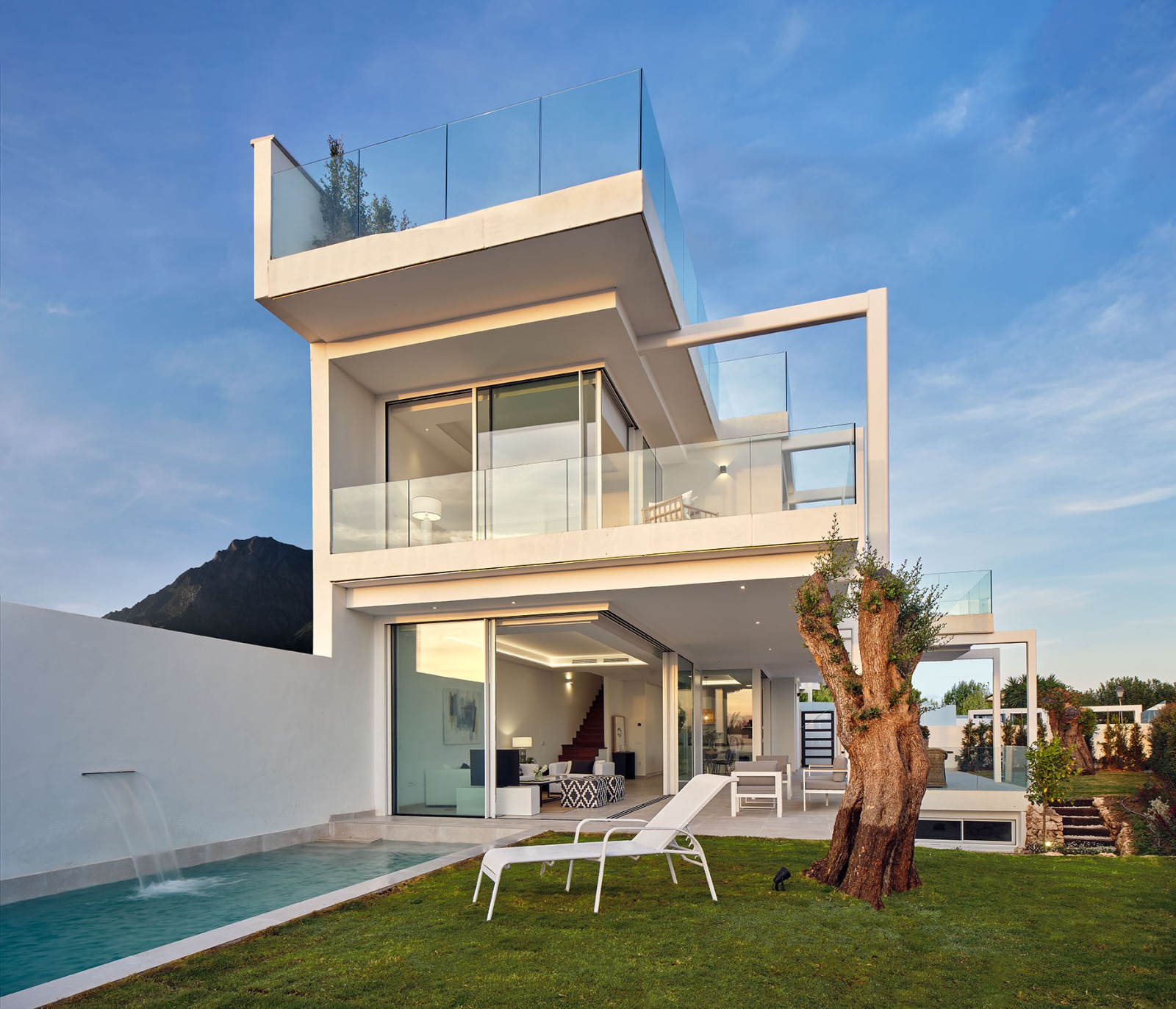 Villa moderna en venta en Marbella, Costa del Sol.